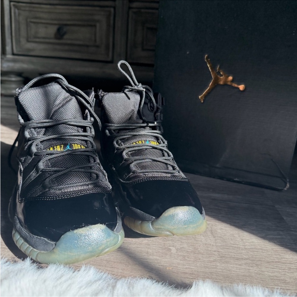 Jordan Women’s Black Sneakers Used. Not The Original box.